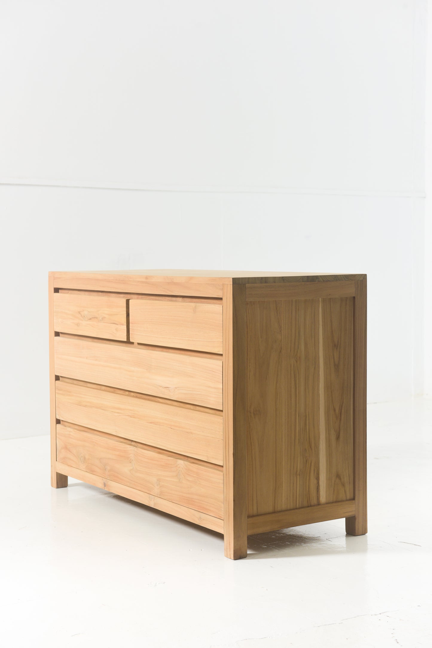 CHESTER CABINET IN TEAK