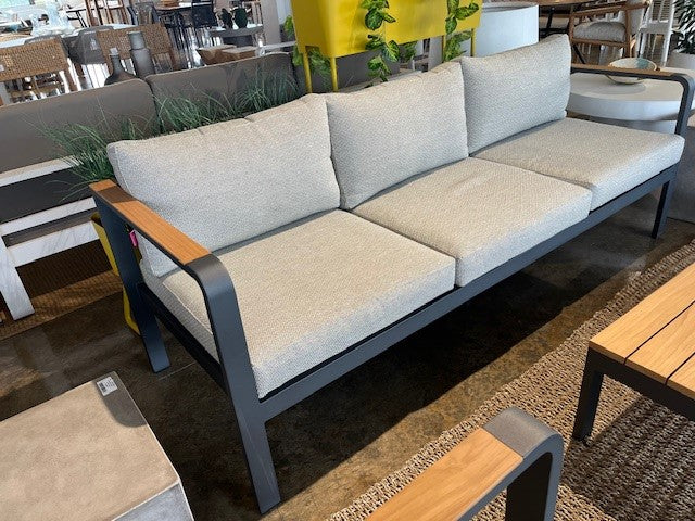 TOPAZ 3-S SOFA w/CUSHIONS