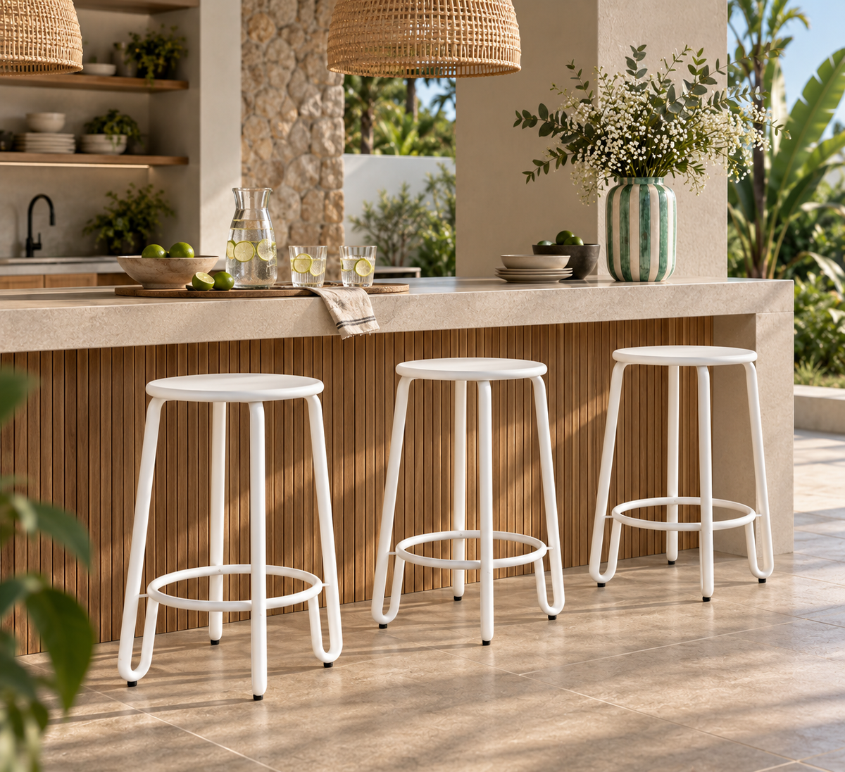 HUGGY HIGH DINING STOOL