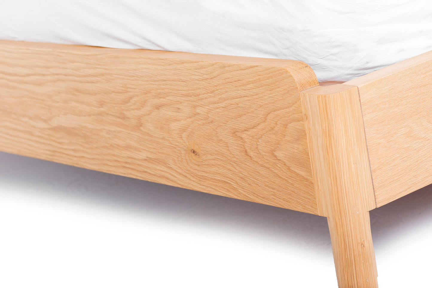 COLONIAL BED IN OAK WOOD&HBOARD