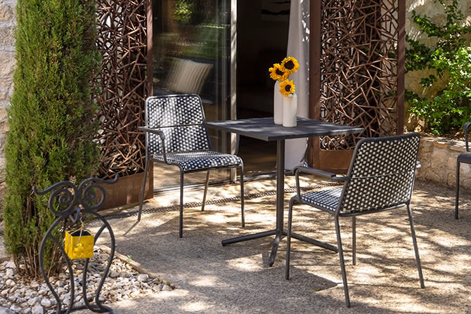 A600 BISTRO TABLE IN CHARCOAL ALUMINIUM