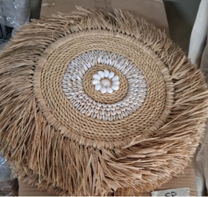 WALL DECO IN RATTAN WITH SHELLS