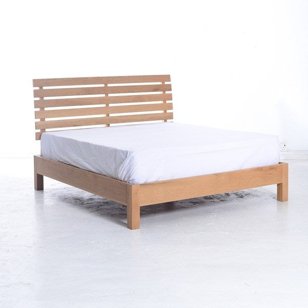 ROBYN BED IN TEAK WOOD