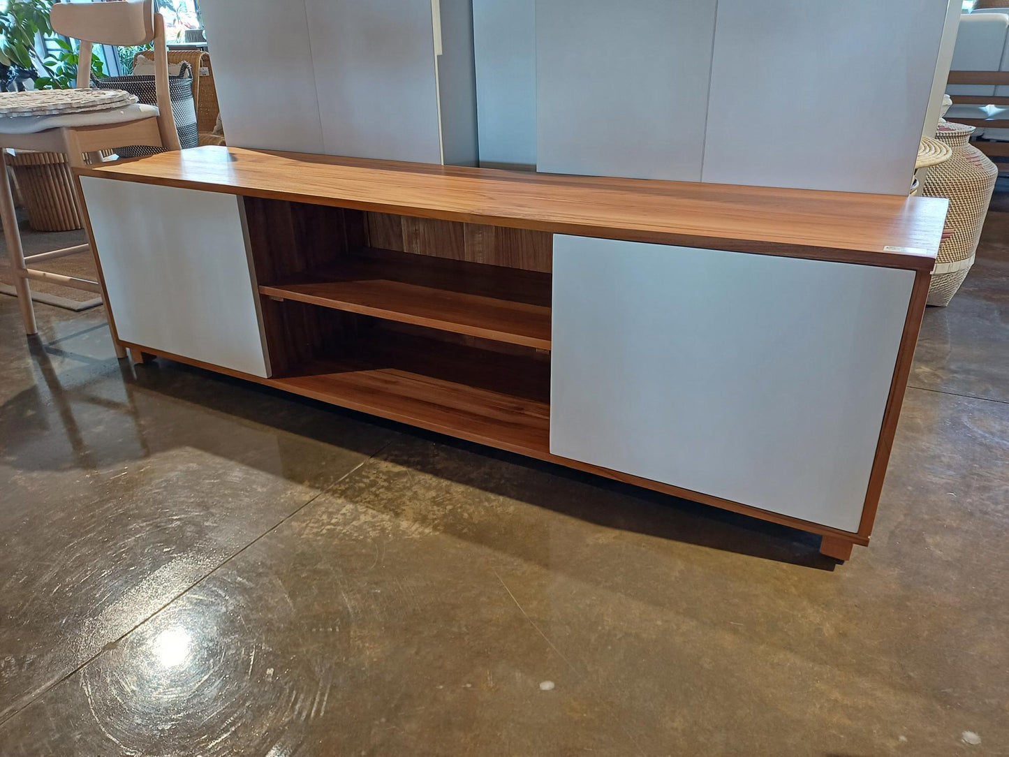 TV UNIT IN WOOD