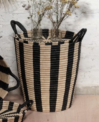 BASKET IN NATURAL & BLACK RATTAN PATTERN
