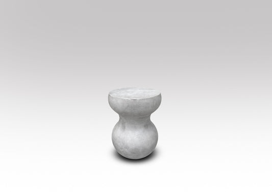 LAMIA STOOL IN WEATHERED CEMENT