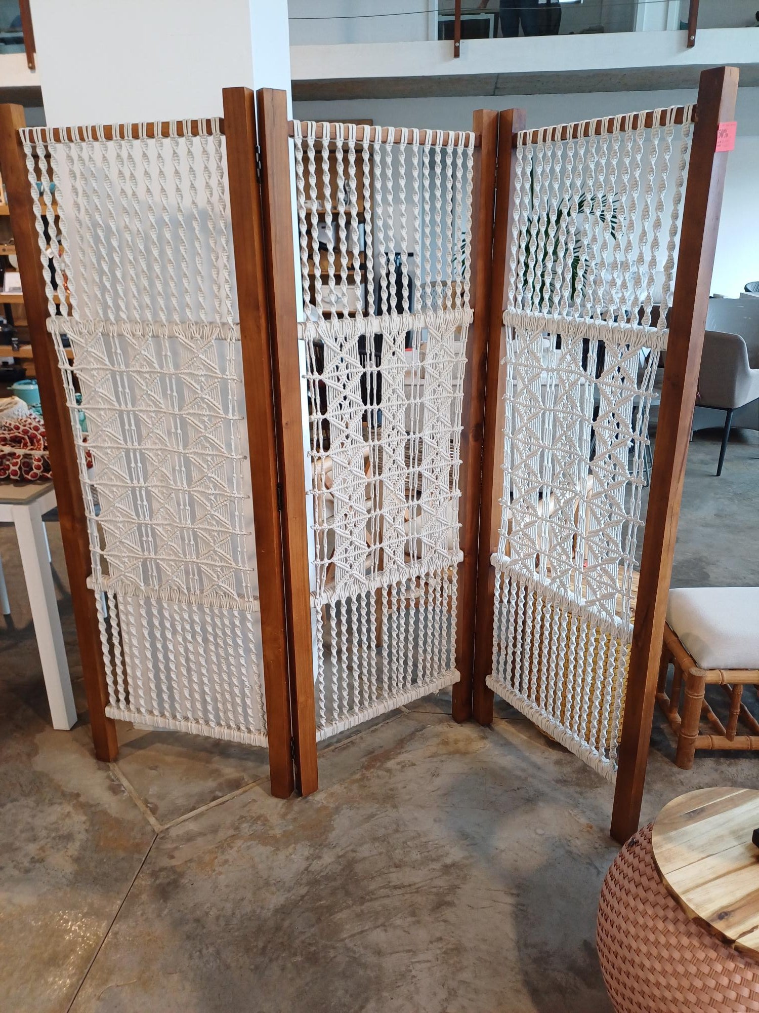 PARTITION IN TEAK AND ROPE – Yuni Furniture and Lifestyle