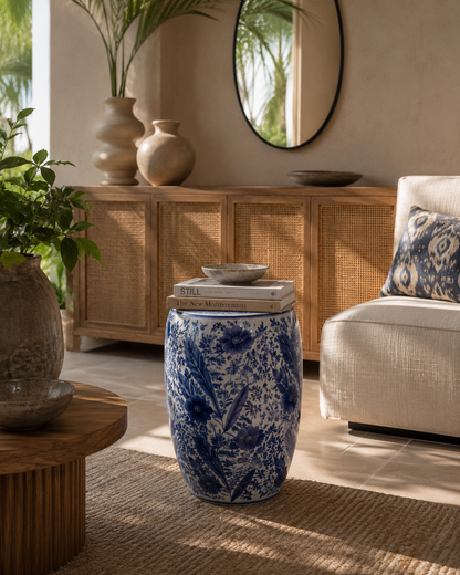ROUND BLUE POUF