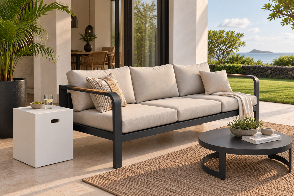 OAKHAM STOOL IN WHITE
