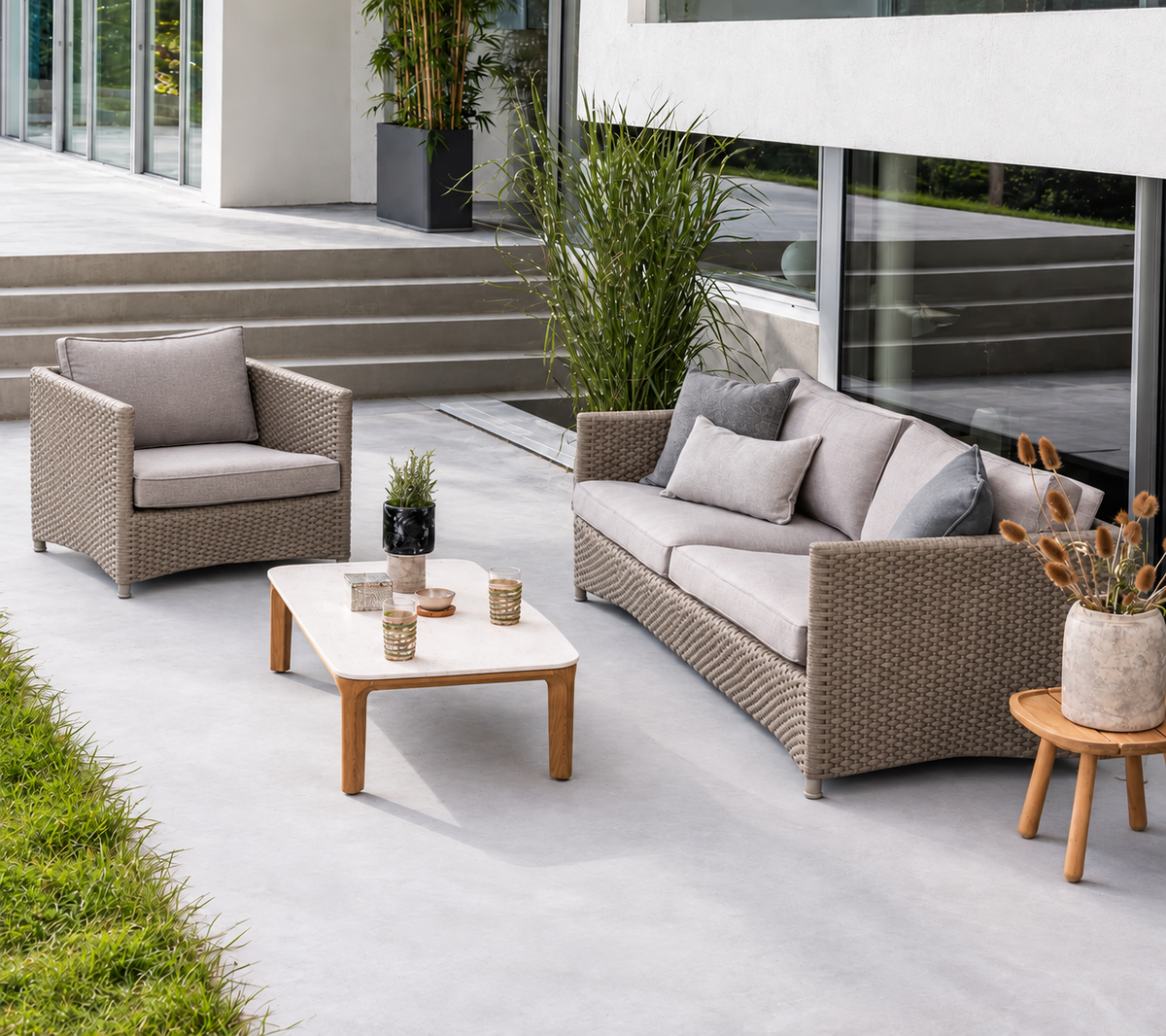 DIAMOND 3 SEATER SOFA INCLUDE TAUPE CUSHION SET