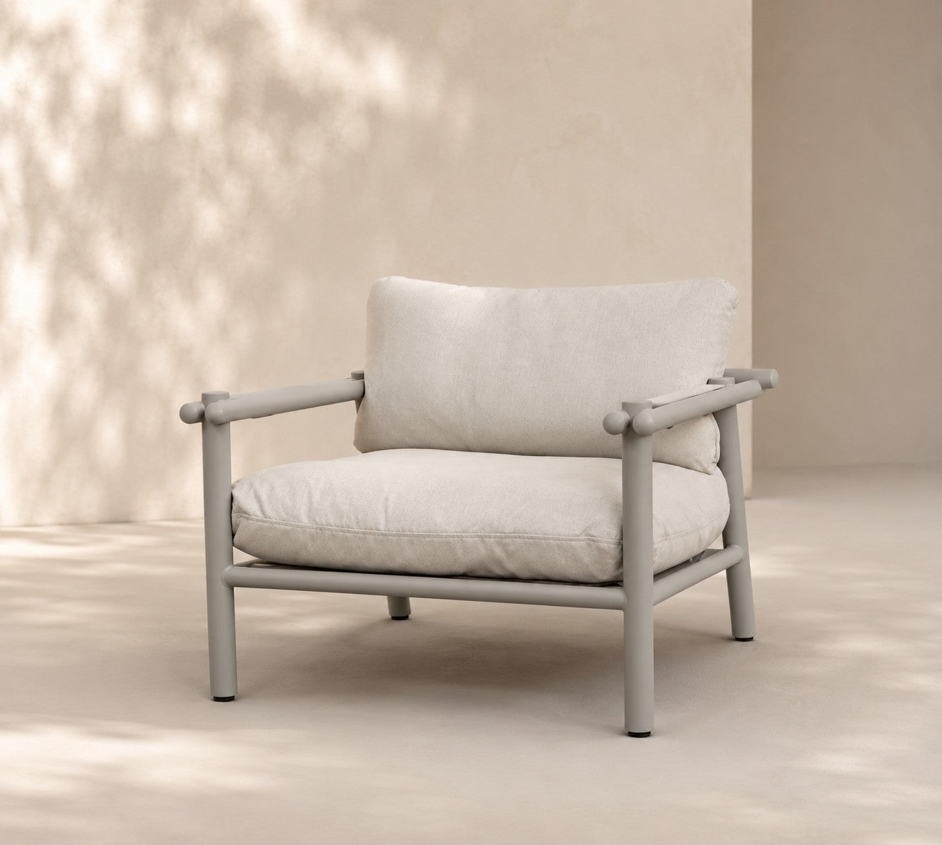 STICKS LOUNGE CHAIR IN ALUMINIUM INCLUDE CUSHION SET NATTE SAND