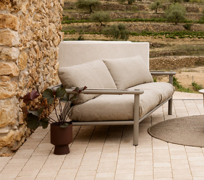 STICKS 2 SEATER SOFA IN ALUMINIUM INCLUDE CUSHION SET NATTE SAND