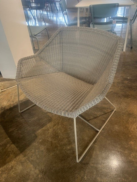 BREEZE LOUNGE CHAIR IN TAUPE